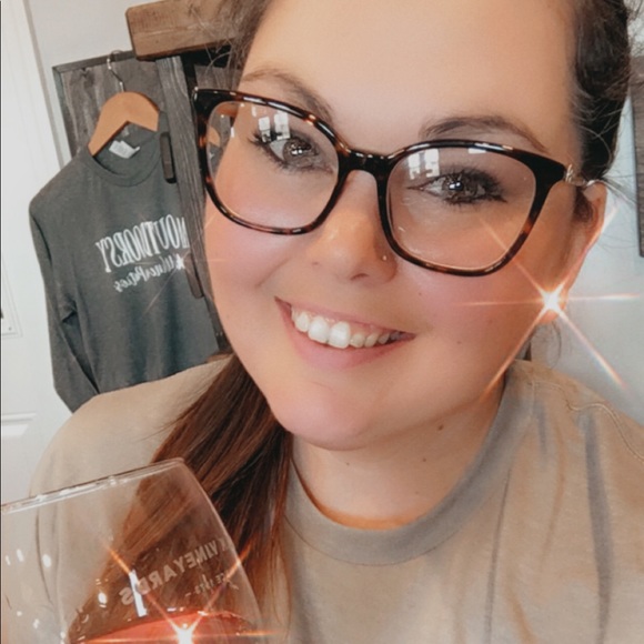 Meet your Posher, Lyn-lee - Picture 2 of 2